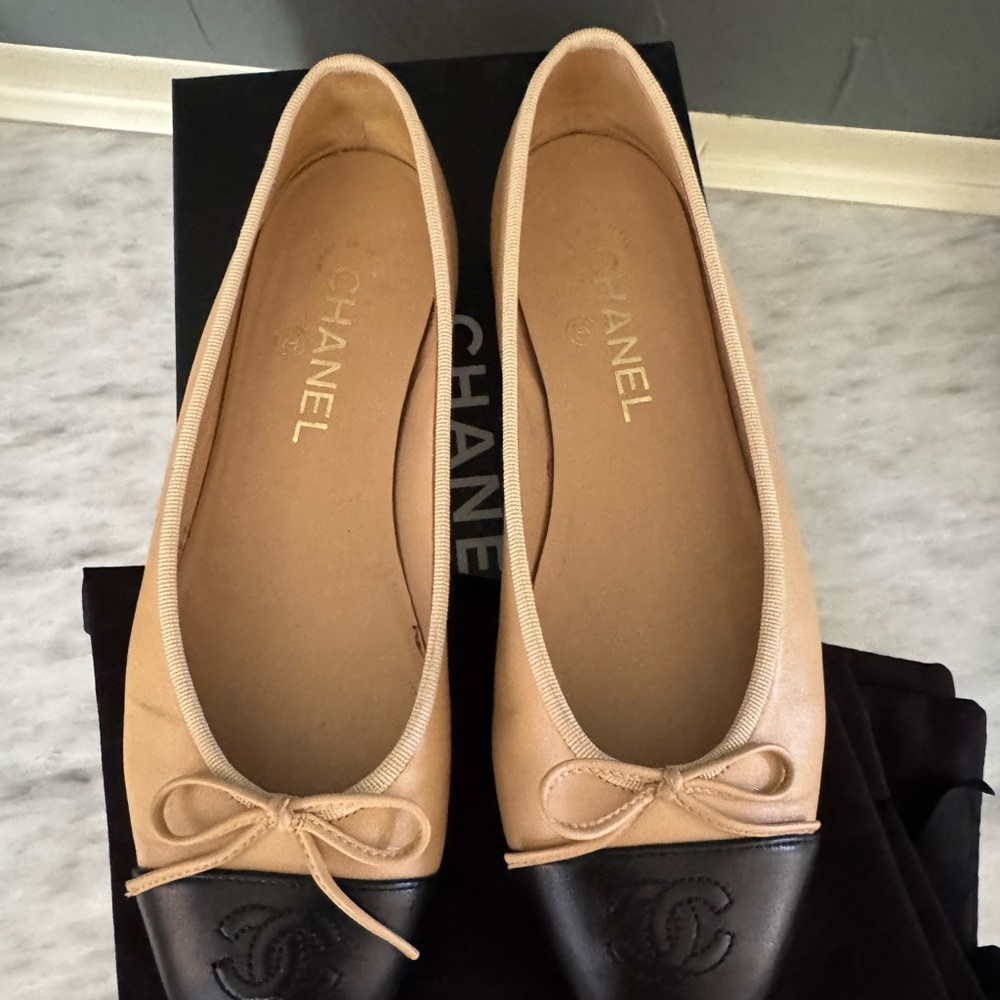 Chanel ballet flats Lambskin
Beige & Black 38.5 - Picture 11 of 15